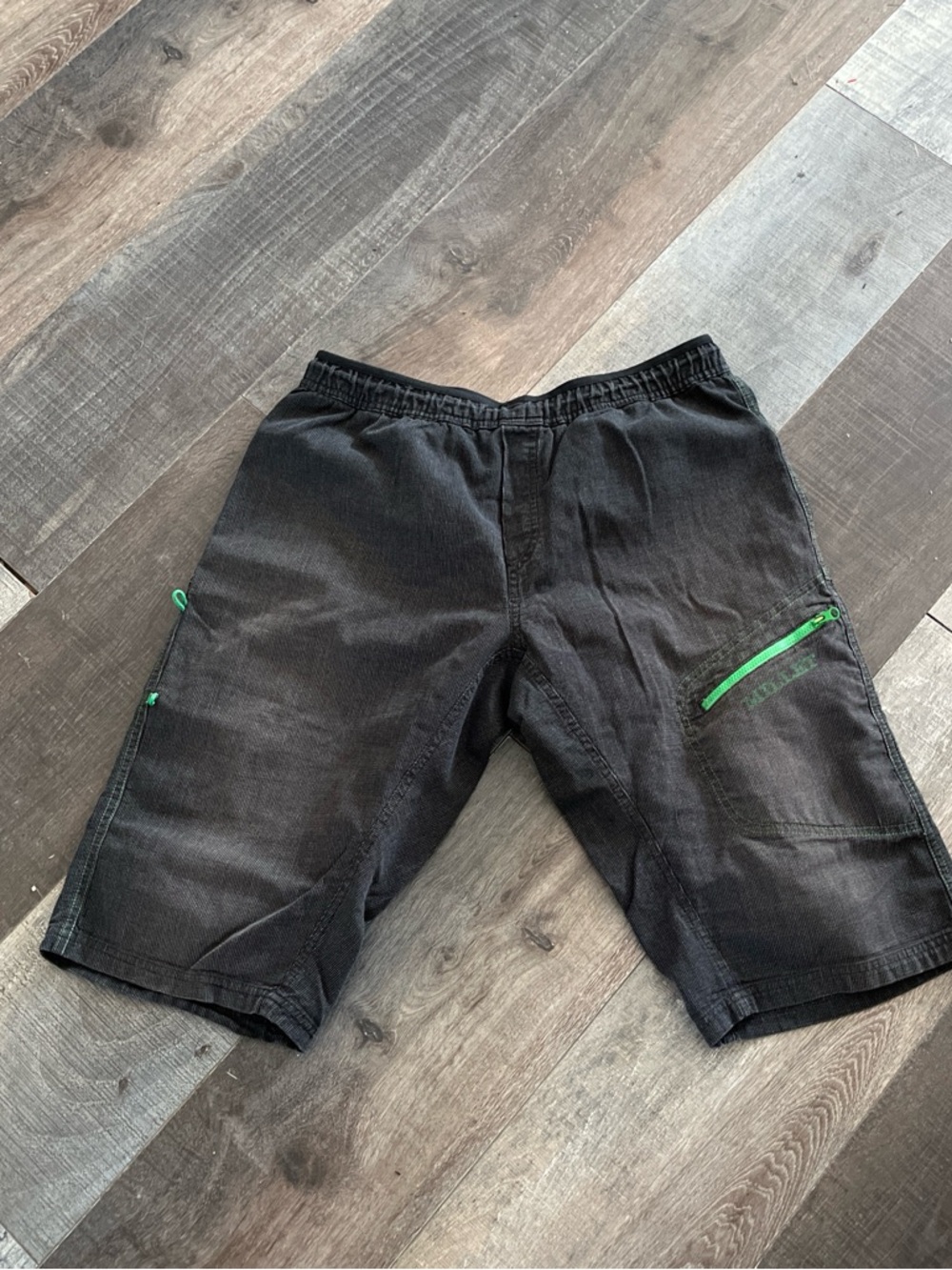 Millet climbing xl Men's Black Cargo Shorts with Green Zipper Accent